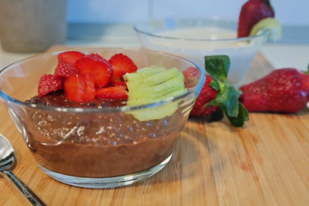 Dark chocolate quinoa pudding with strawberries and kiwis
