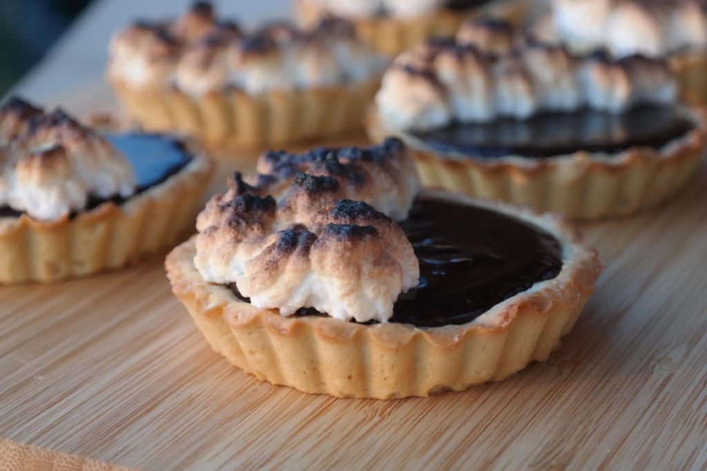 Dark chocolate tarts with meringue