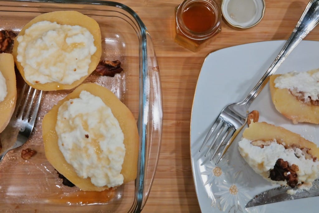 Gutui coapte cu miere, nuci si ricotta
