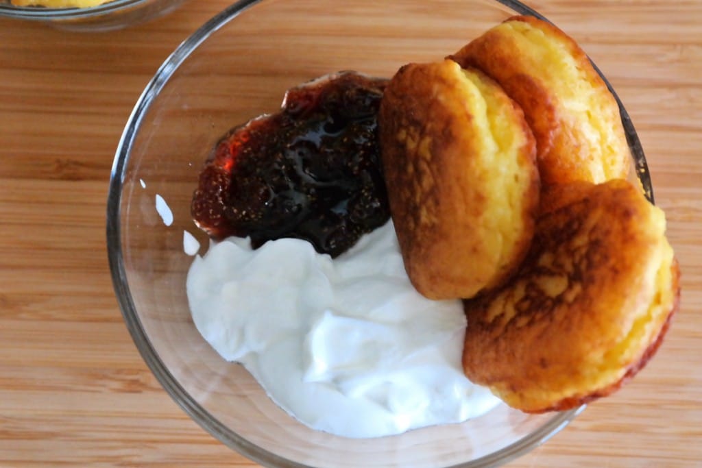 Ricotta doughnuts with cream and jam