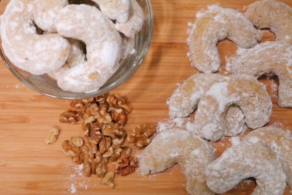 Vanilla and Nut Cookies
