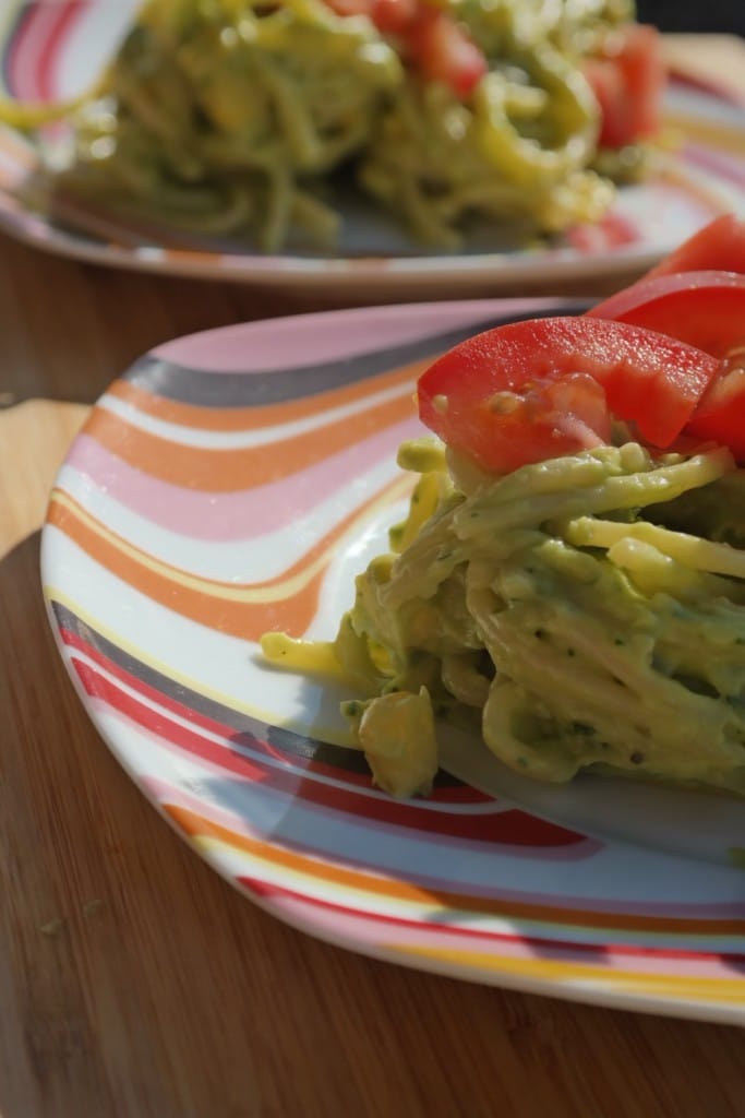 Paste cu Avocado / Creamy and Rich Avocado Pasta Paste cu Avocado / Creamy and Rich Avocado Pasta