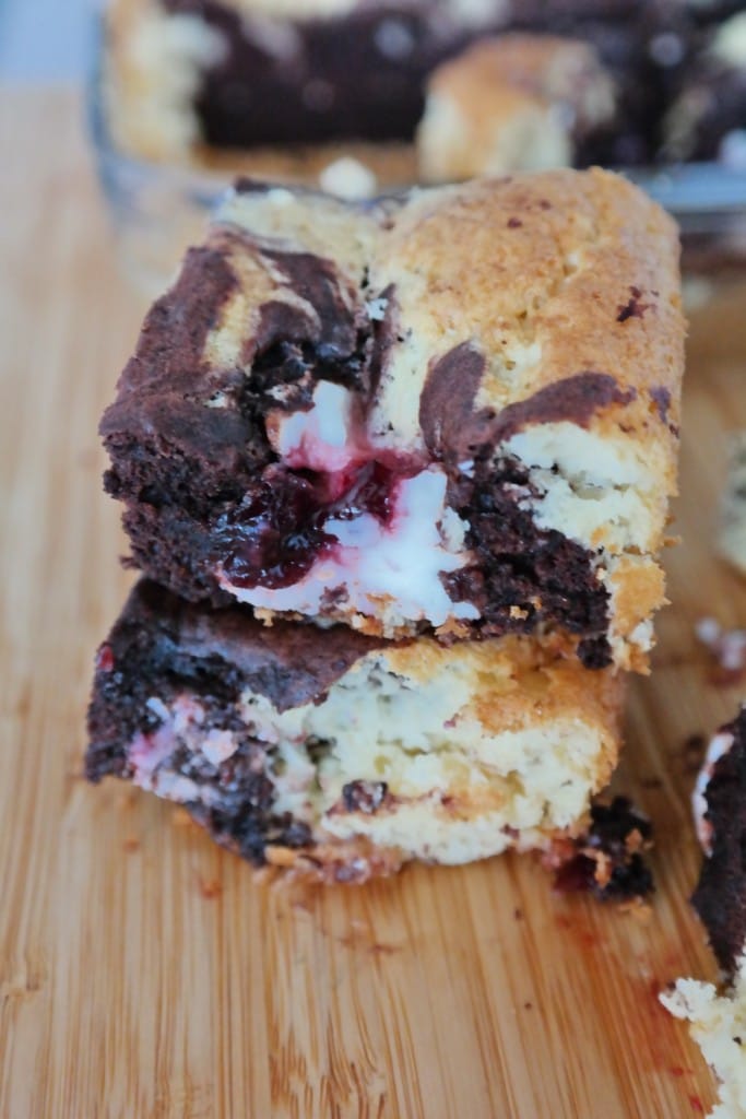 Marble cake with ricotta and sour cherry jam