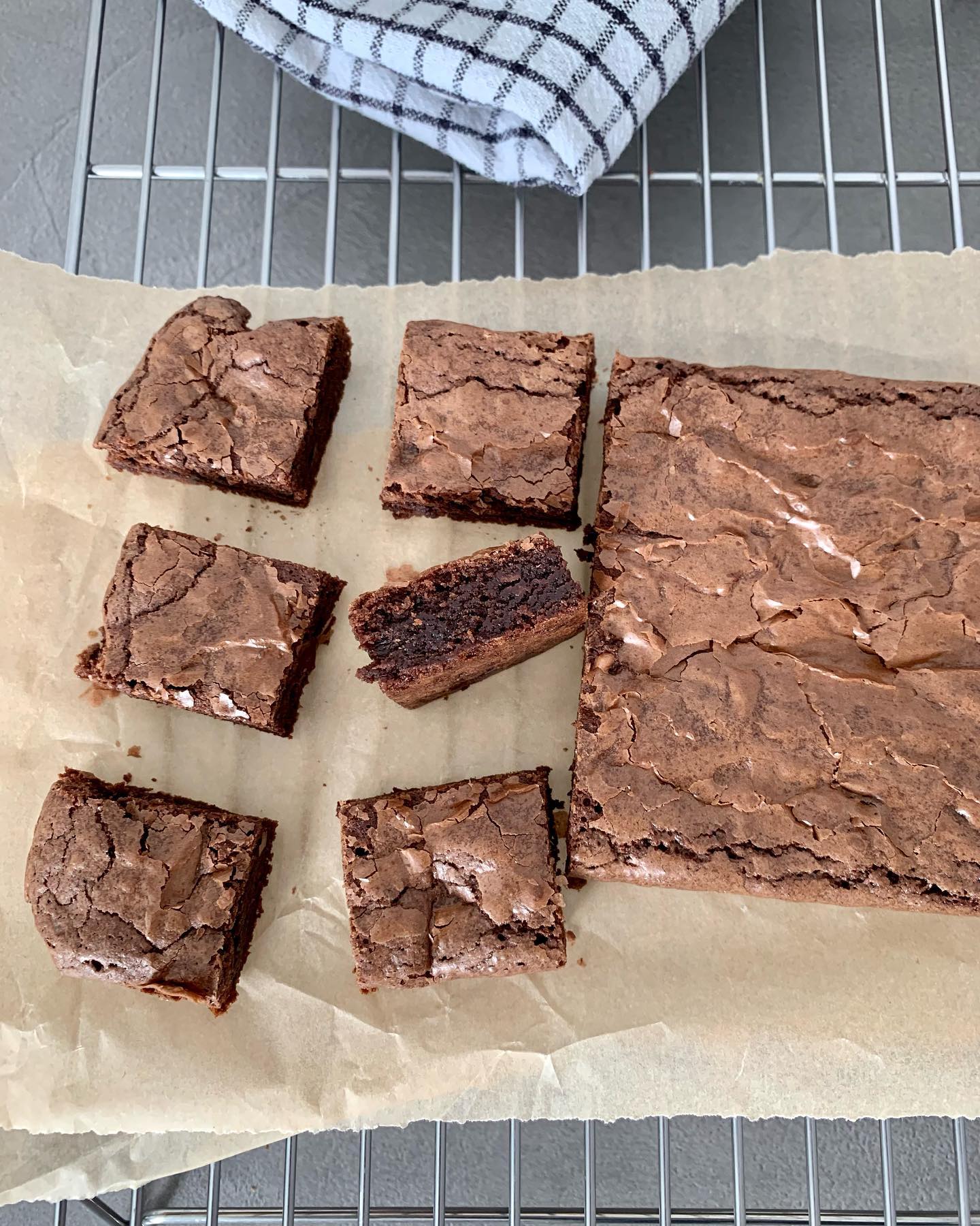 Say hello to the cutest little treats in the universe π€ͺ These small batch brownies are bursting with chocolatery love and are ready to tickle your taste buds and bring a smile to your face π€ Donβt let their small size fool you, they pack a quirky and hilarious punch of flavor β€οΈ
.
.
.
.
#bake #baking #bakinglove #homebaking #homebaked #chocolate #brownie #brownies #sugarrush #sweettooth #chocolateaddict #bakersofinstagram #food #instagood #foodblogger #brownielove #freshbakedgoods