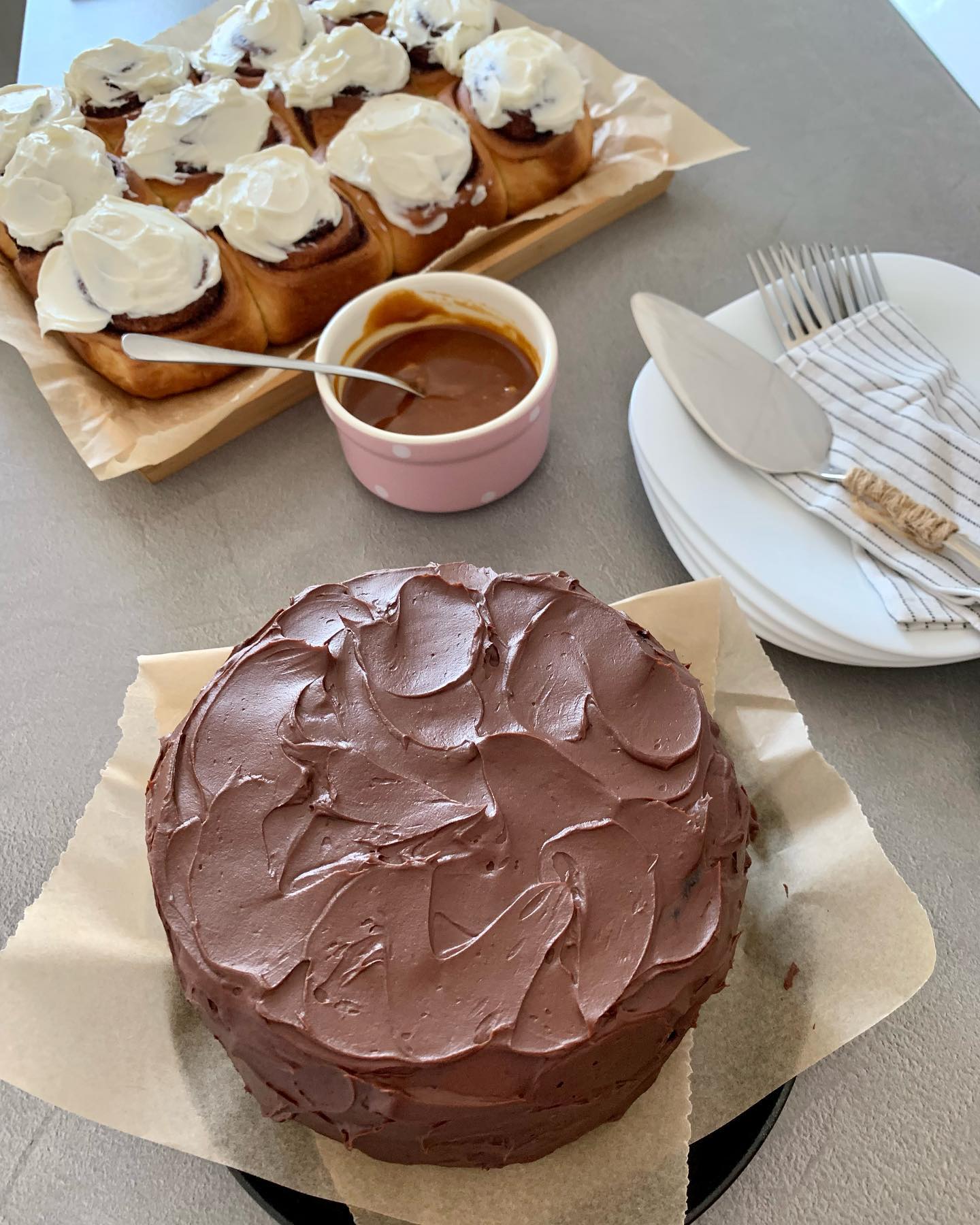 Weekend baking π₯°
.
.
.
.
.
#baking #bake #homebaking #homebaked #cake #chocolate #chocolatecake #chocolateaddict #cinnamonrolls #caramel #cakedesign #ilovebaking #bakinglove #bakerenthusiast #food #foodblogger #foodie #weekendbaking #homemadetreats