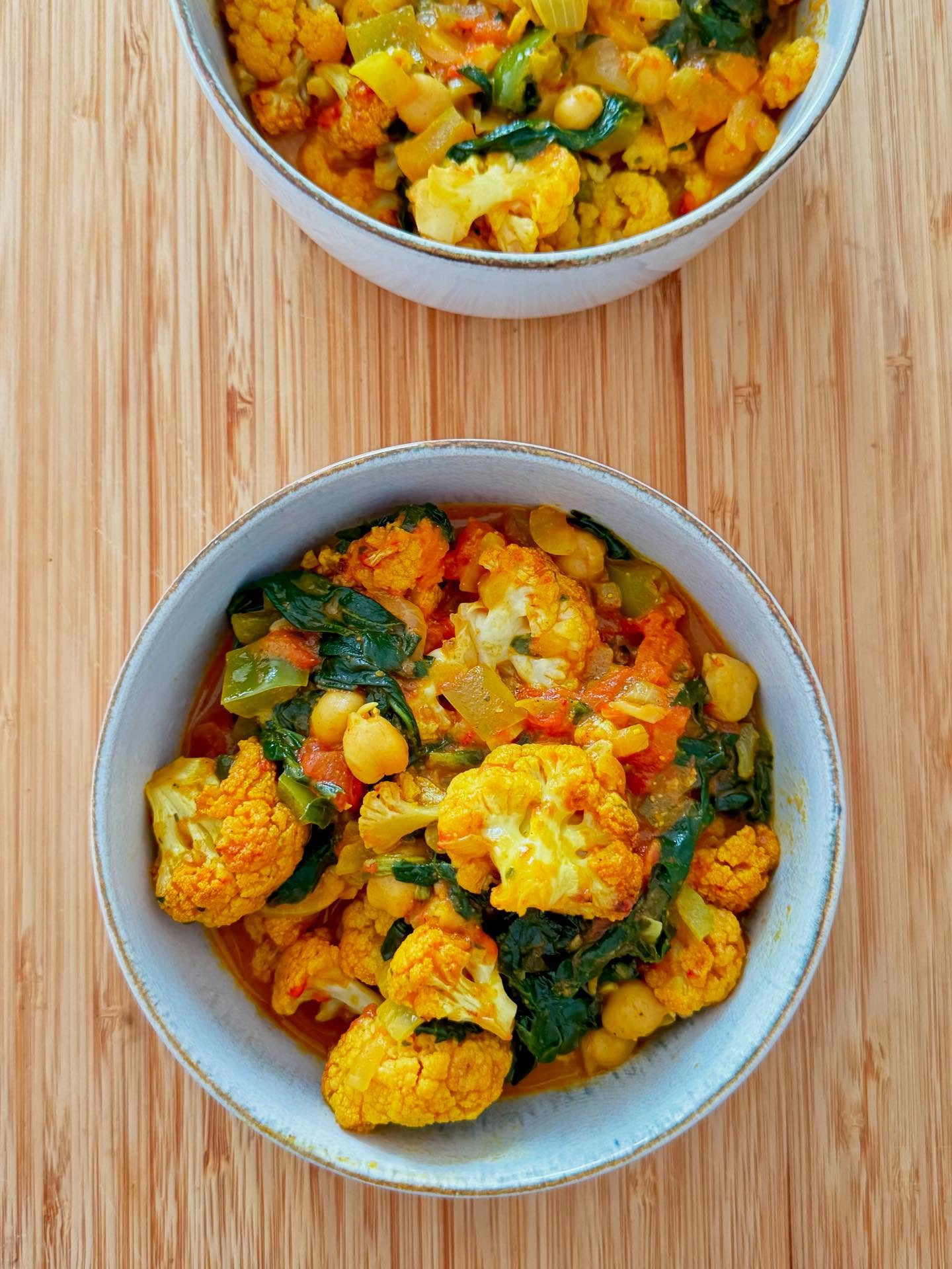 Roasted Cauliflower and Chickpeas Curry with Thai Massaman Curry Paste from @george.arion and @padiwarada_wichienthon 🤗🥰
.
.
.
.
#cooking #homecooking #homemade #curry #veggies #veggiecurry #veggiefood #vegancurry #homemade #thaicurry #cauliflowercurry