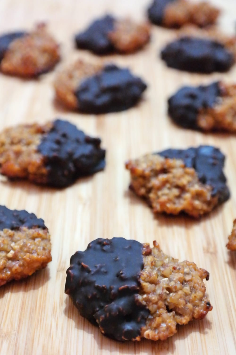 Oat, walnut and almond cookies