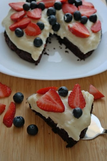 Coffee cake with white chocolate cream