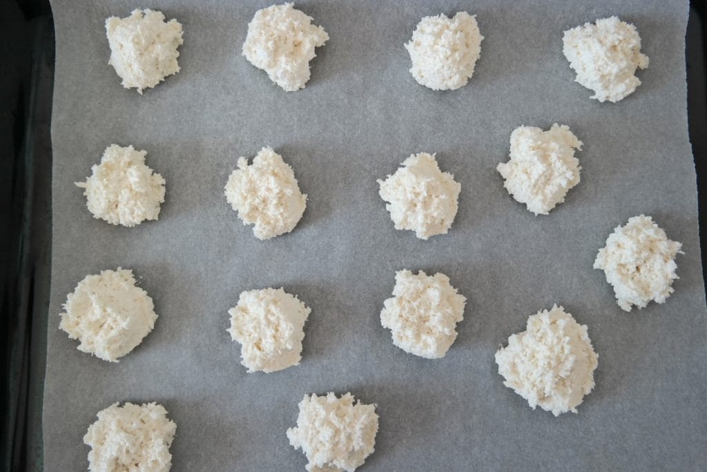 Coconut macaroons recipe ready to bake