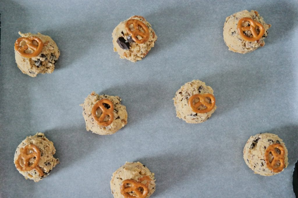 Chocolate chip and pretzel cookies - before the oven