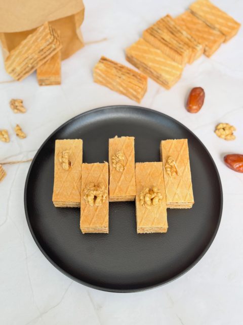 [EN] Craving something sweet? 🍰 I’ve reimagined a childhood classic into a sugar-free, no-bake treat with a creamy date caramel and walnut filling.

[RO] Pofta de dulce, dar varianta sanatoasa? 🍰 Am reinterpretat napolitanele copilariei in varianta fara zahar si fara coacere. Un caramel din curmale si multa nuca.

👇 Full recipe on my site / Reteta completa pe site:
👉 LINK IN BIO
.
.
.
.
⁠#desertsanatos #farazahar #nobakedessert #sugarfreerecipes