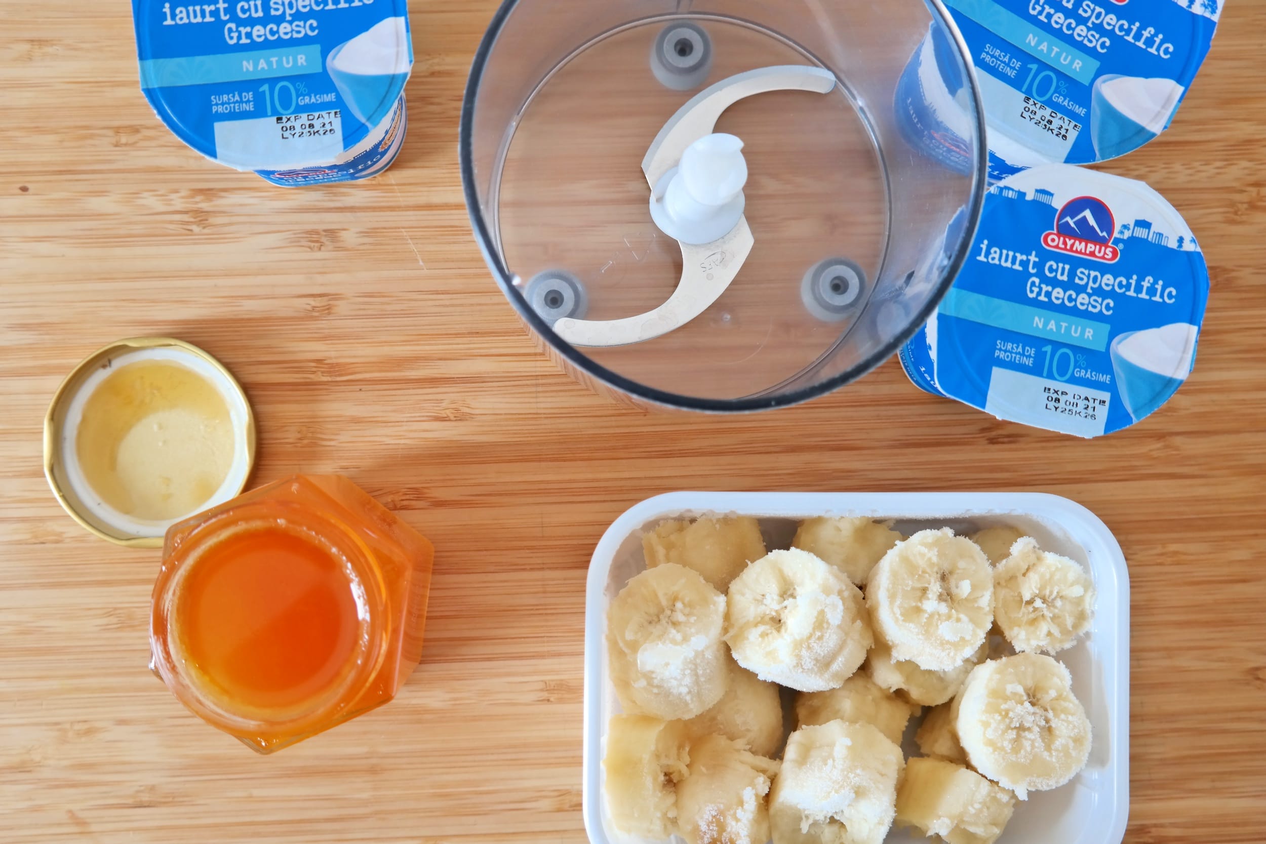 Homemade banana frozen yogurt ingredients