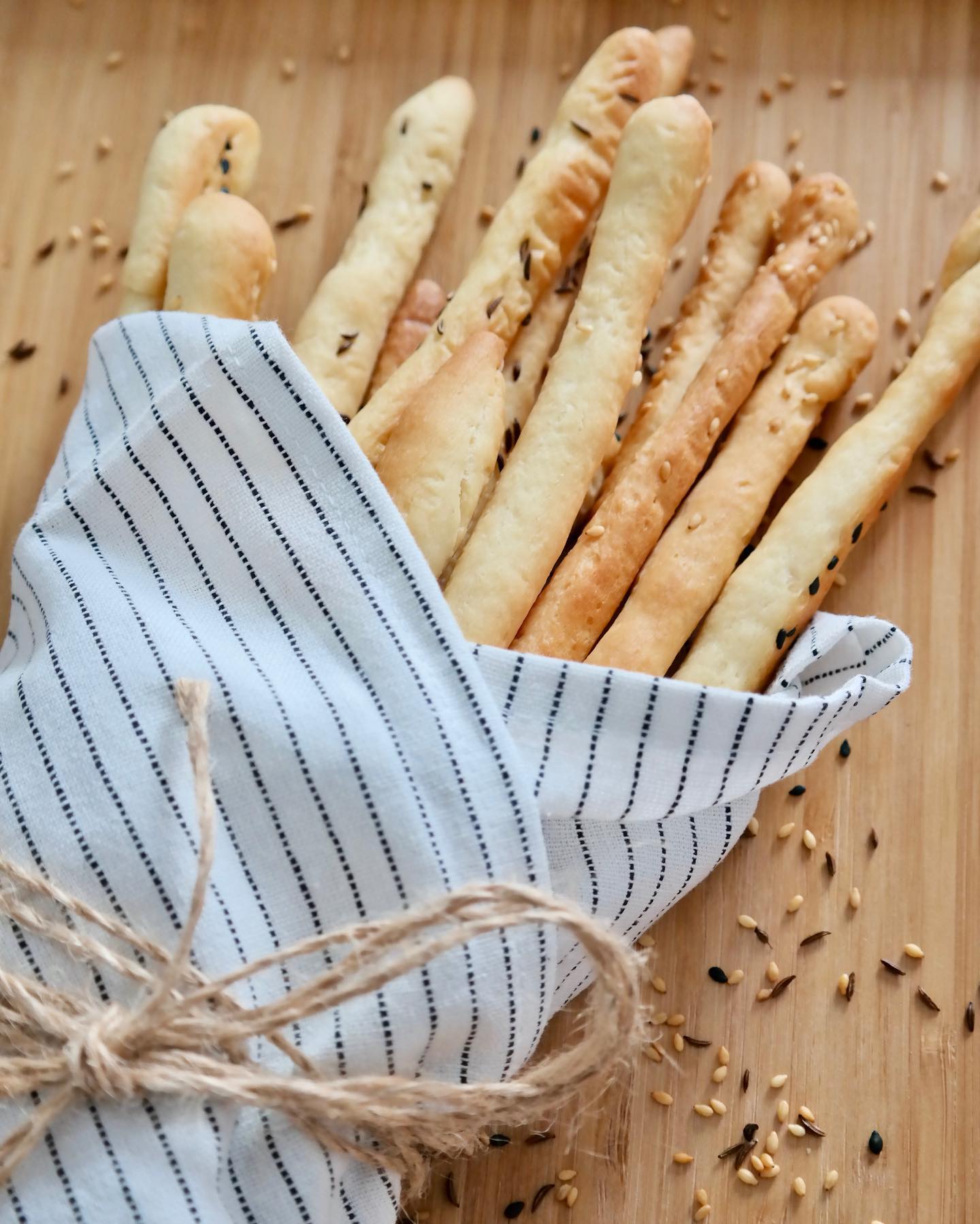 Homemade bread sticks (grissini) are the best 🥰
.
.
.
.
#baking #homebaking #bakingfromscratch #bakinglove #dough #homebaked #bread #breadsticks #food #bakerenthusiast #instagood #instafood #ilovebaking #foodblogger