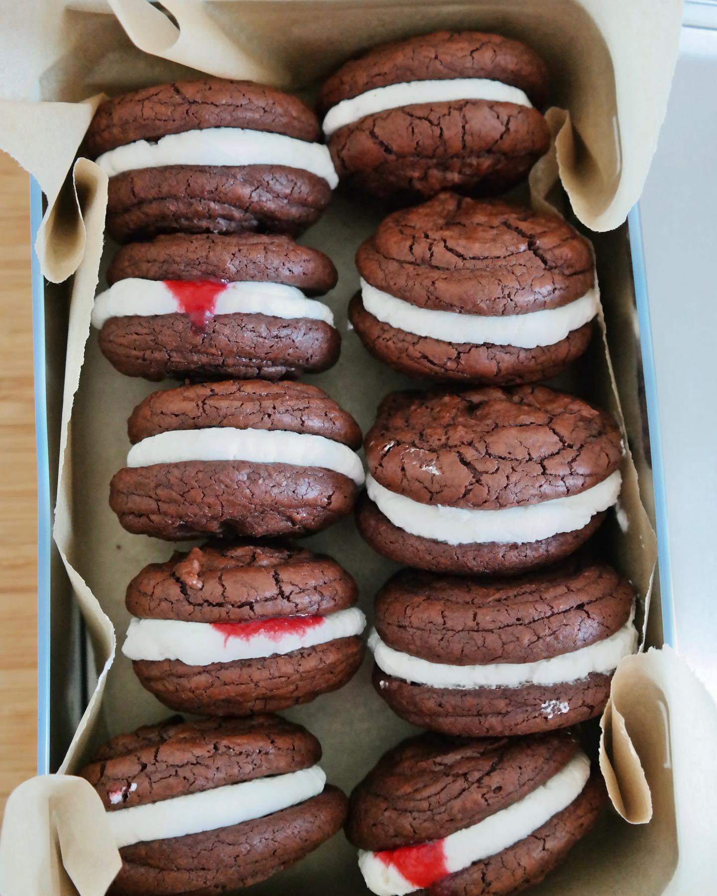 Brownie cookie sandwiches with raspberry filling 🥰😋
.
.
.
.
#baking #homebaking #homebaked #bakinglove #bakingtime #bakingfromscratch #chocolate #brownies #brownie #cookies #browniecookies #yummy #yum #instagood #instadessert #delicious #sweet #sweettooth #food #foodblogger #foodblog