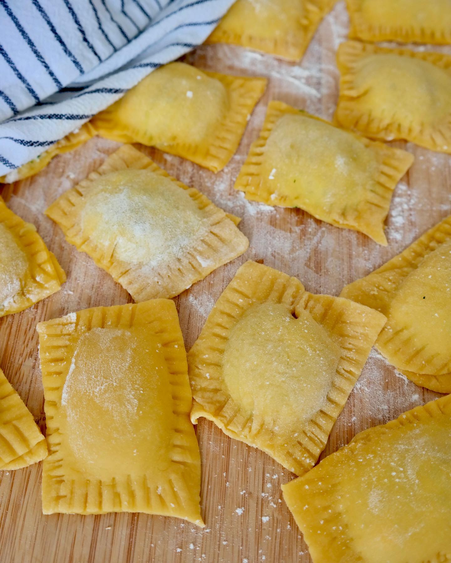 ✨New blog post✨
Homemade spinach and feta cheese ravioli 👩‍🍳

More photos and step by step recipe on my blog, link in profile 👆
.
.
.
.
#baking #bake #pasta #dough #ravioli #homemade #homebaking #homebaked #pastadoughmaking #bakerenthusiast #food #delicious #dinner #dinnerideas #recipe #blog #blogger #foodblogger