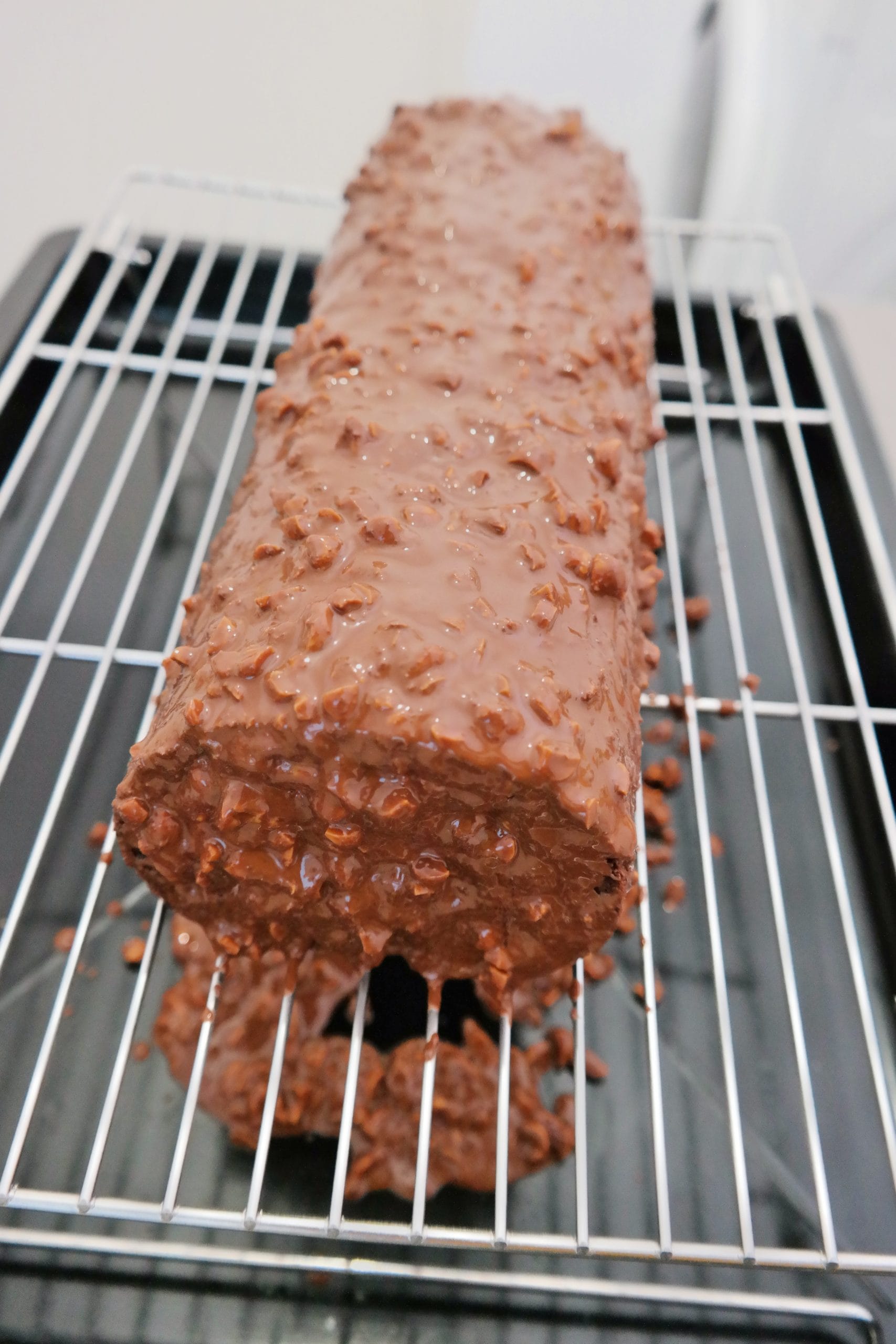 Snickers roll cake covered