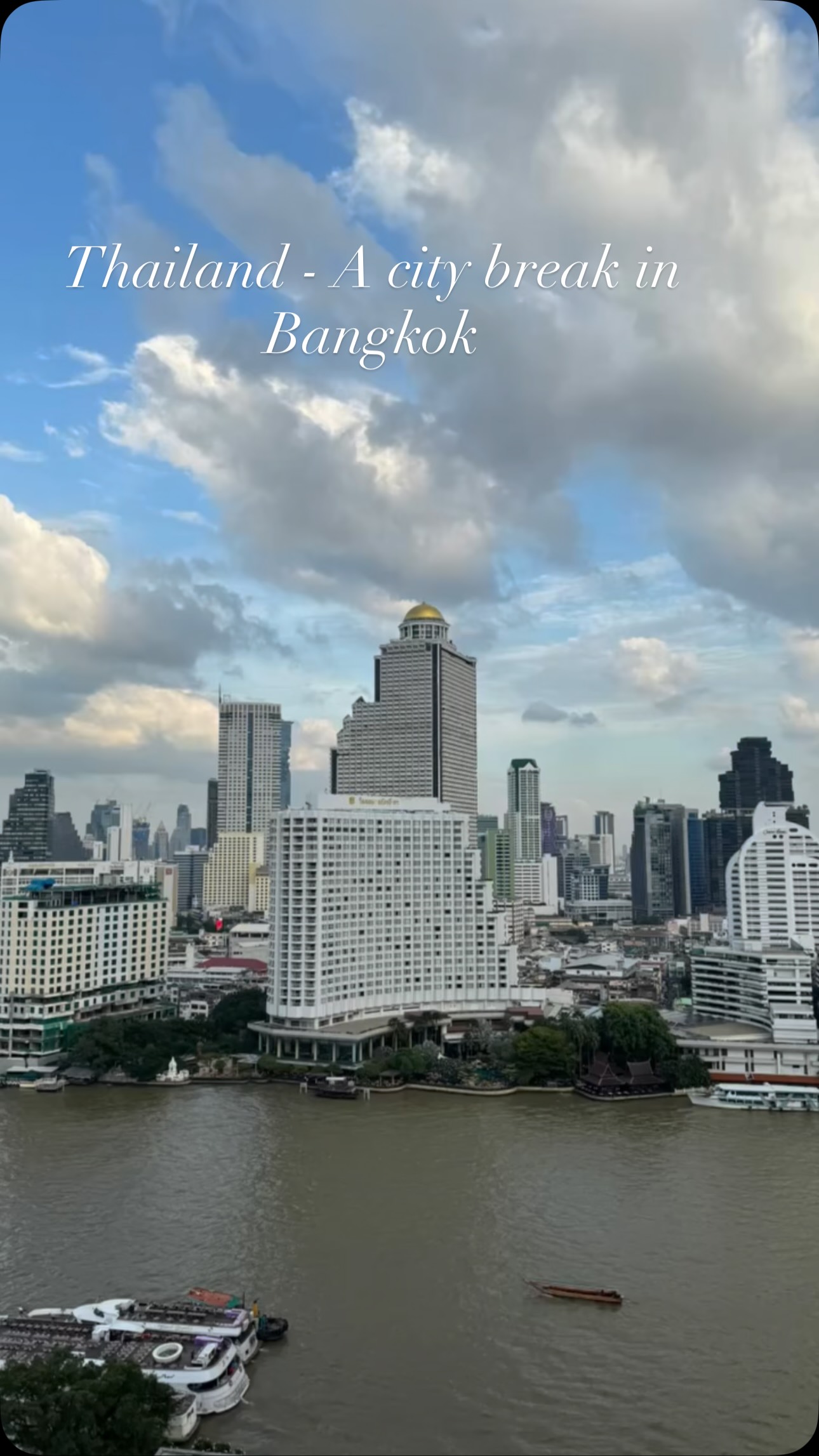🇹🇭 Bangkok Vibes

[EN] 4 intense days in Thailand’s capital. From experiencing the vibrant city vibe alongside locals to spectacular sunsets and boat rides, Bangkok completely won us over. ✨
Read the full story on the blog! Link in bio. ➡️ loredanaarion.ro 

[RO] 4 zile intense in capitala Thailandei. De la ritmul vibrant al orasului trait alaturi de localnici, pana la apusuri spectaculoase si plimbari pe apa, Bangkok ne-a cucerit complet. ✨
Vezi toata povestea pe blog! Link in bio. ➡️ loredanaarion.ro
.
.
.
.
#BangkokTravel #ThailandTrip #CityBreak #TravelBlogger #Thailanda
