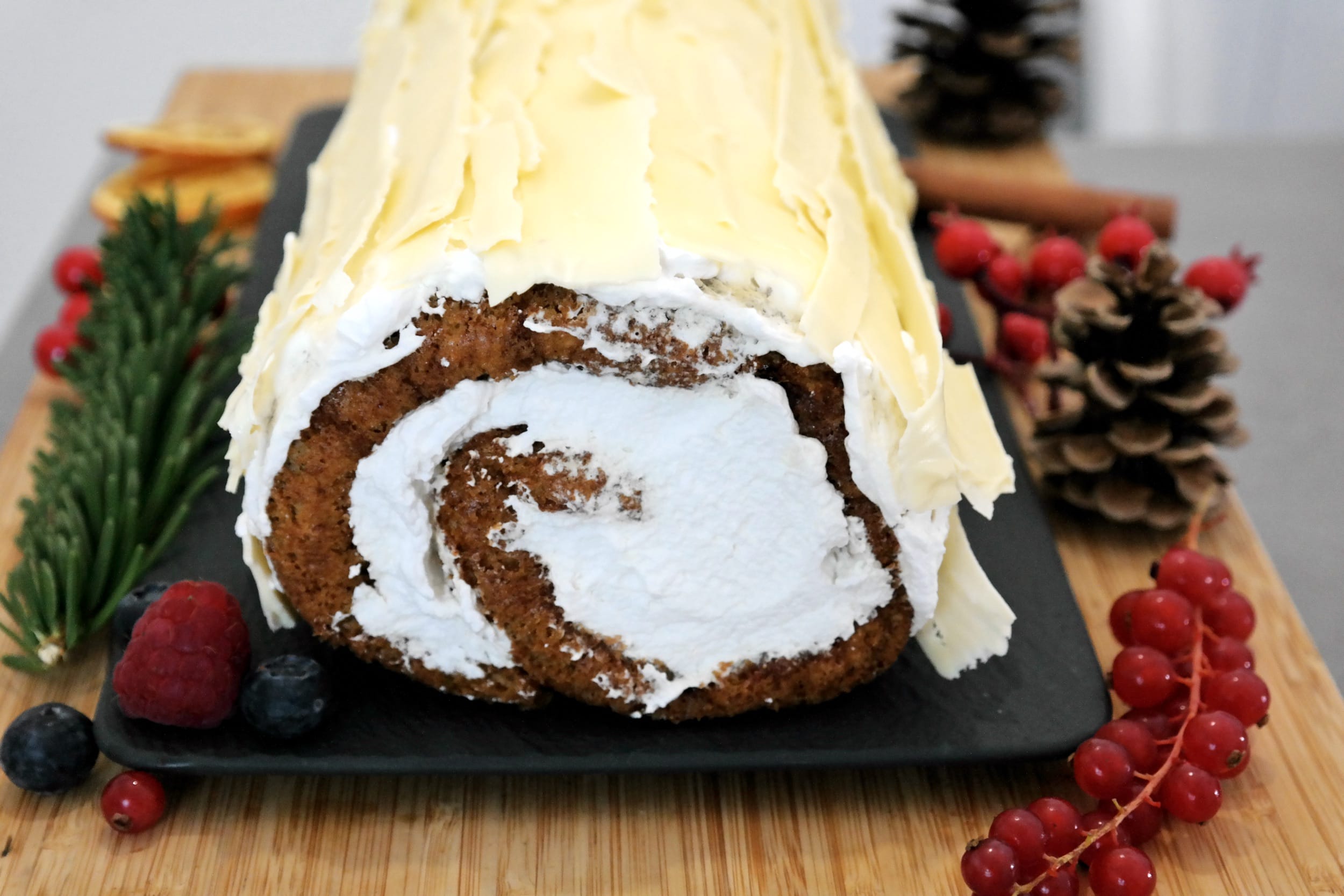 Gingerbread roll cake