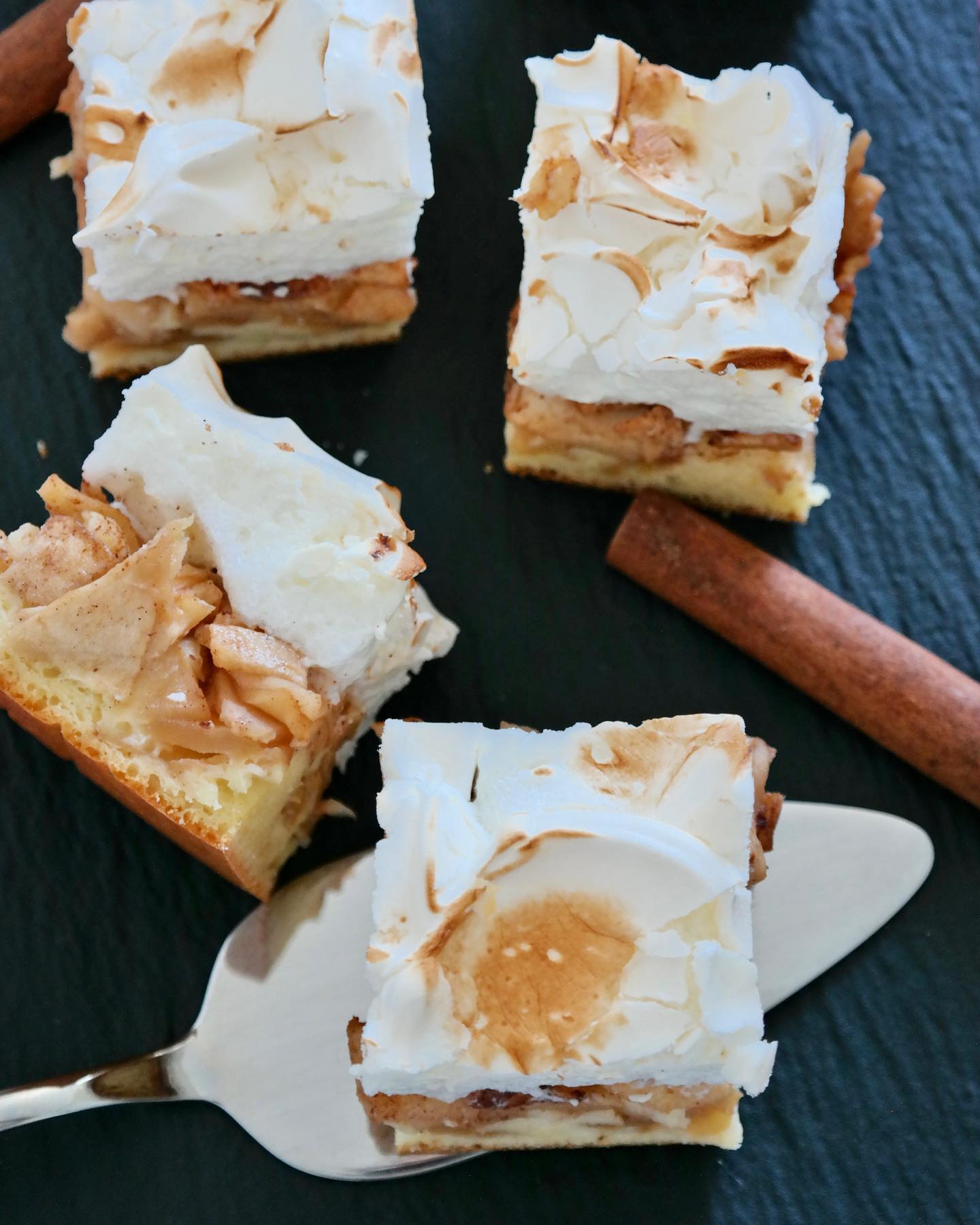 πβ¨New Recipe Alert!π°β¨
Start the weekend on a cozy note with this delicious fall recipe - Apple and Meringue Cake recipe is up on my blog (link in profile π)
.
.
.
.
#bake #baking #bakinglove #homebaking #homebaked #ilovebaking #baker #bakerwannabe #bakerenthusiast #recipe #recipeoftheday #fall #meringue #photooftheday #foodphotography #dessert #cake #delicious #foodblogger #foodblog #foodstagram