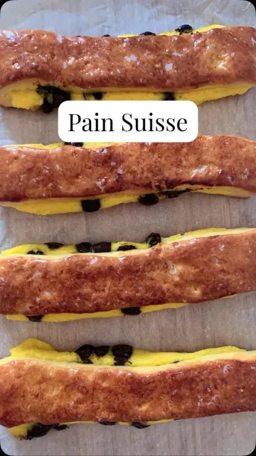 🇬🇧 Fluffy dough, vanilla pastry cream & lots of dark chocolate. 🤎
Homemade Pain Suisse — definitely worth the wait. 😁
Full recipe on the blog. ✨ Link in bio
https://www.loredanaarion.ro/en/pain-suisse-recipe/🇷🇴 Aluat pufos, cremă de vanilie și multă ciocolată. 🤎
Pain Suisse — merită din plin așteptarea. 😁
Rețeta completă pe blog. ✨ Link in bio
https://www.loredanaarion.ro/reteta-pain-suisse/
.
.
.
.
#PainSuisse #FrenchPastry #HomeBaking #Chocolate #FoodBlog