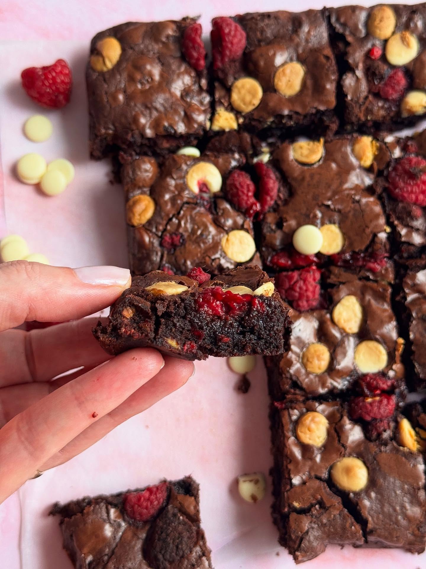 ✨ White Chocolate Raspberry Brownies ✨
If you are dreaming of rich, fudgy brownies filled with raspberries and melting white chicolate, this recipe is a must-try! Moist and indulgent, this is pure dessert perfection.
Find the recipe at @loredanaarion (link in bio)
.
.
.
.
#baking #homemade #bakefromscratch #brownies #homebaked #ilovebaking #foodie #fooblogger #instapic #foodphotography #chocolatelover #dessert #yum #dessertlover