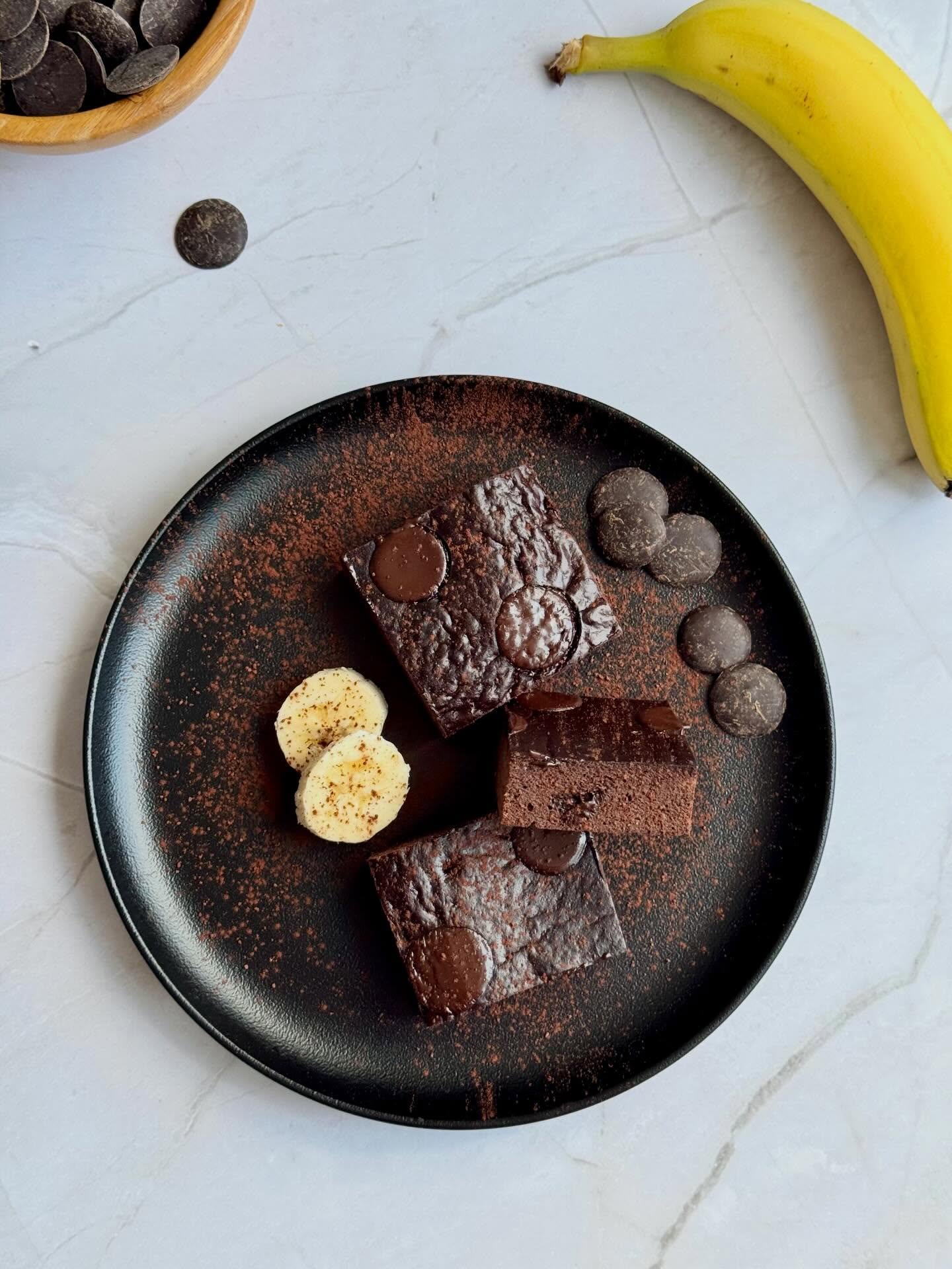 2026 Goal: More protein, zero boring shakes. 🍫💪

I finally nailed the perfect Protein Brownie for my fellow chocolate addicts! It’s a gym-friendly treat that actually tastes like dessert.

Perfect for post-workout or your morning coffee. Quick to make, even quicker to eat! 😋😅

Full recipe on the blog, link in profile 👆🔗
.
.
.
.
#proteinbrownie #healthybaking #gymfood #cleaneating #nosugar