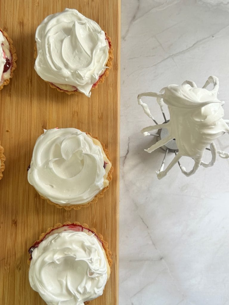 Topping mini tarts with glossy and fluffy Italian meringue