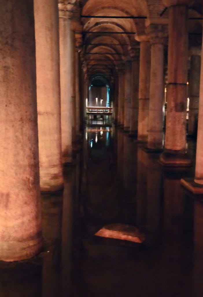 Coloanele monumentale din Basilica Cistern