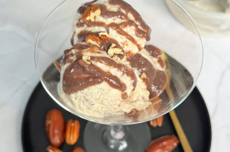 Reteta Inghetata Proteica din Branza Cottage cu Caramel Sarat de Curmale