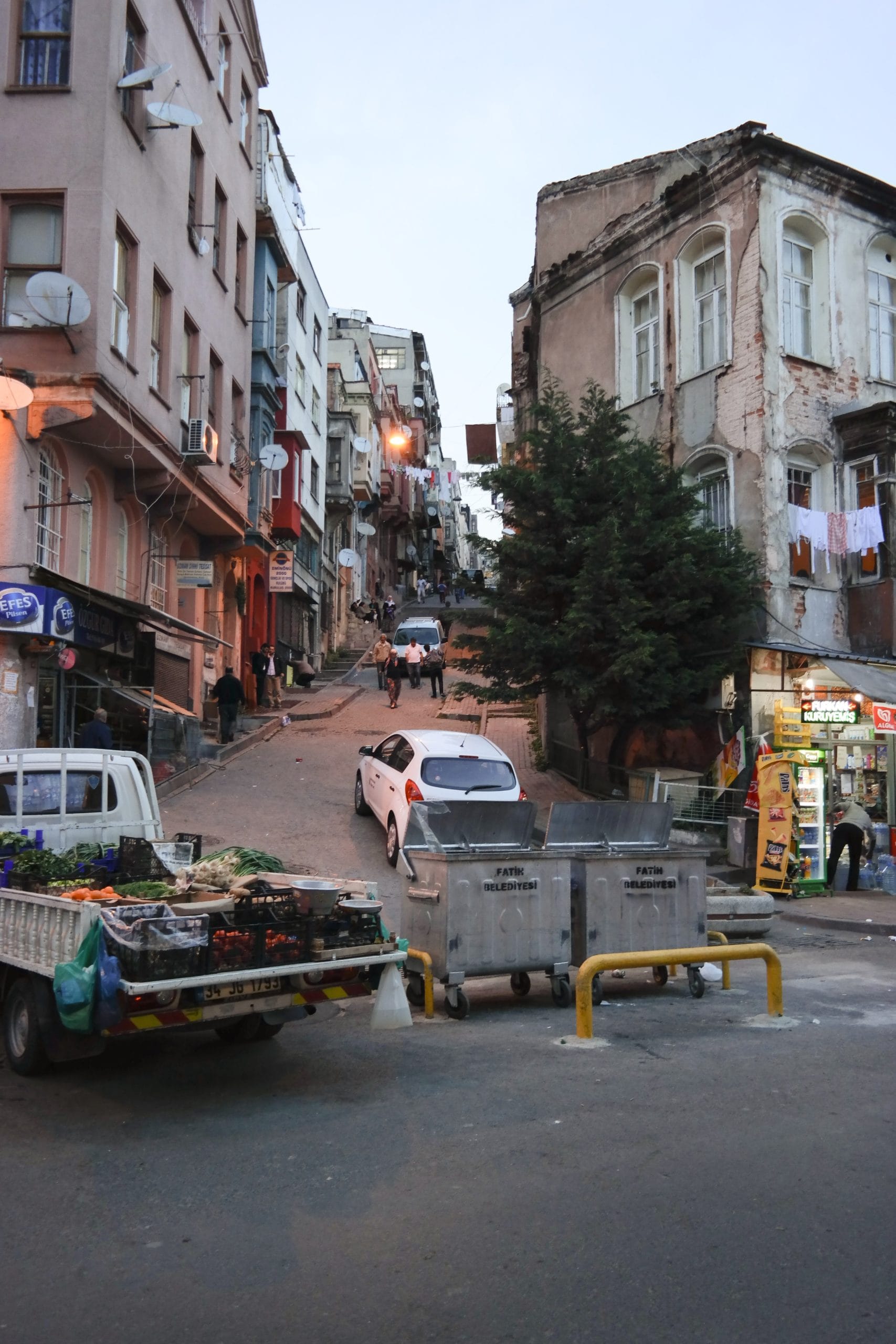 Contrastul urban si strazile autentice din districtul vechi Fatih