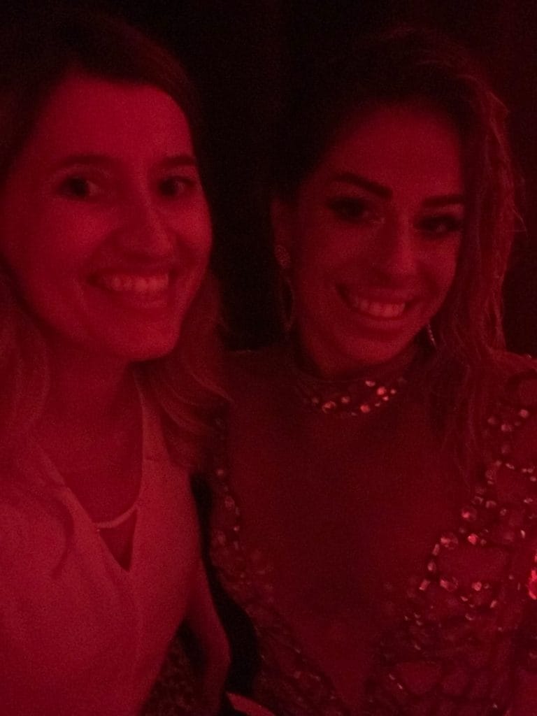 Poza cu una dintre artistele spectacolului Scandal Dinner Cabaret din Tenerife
