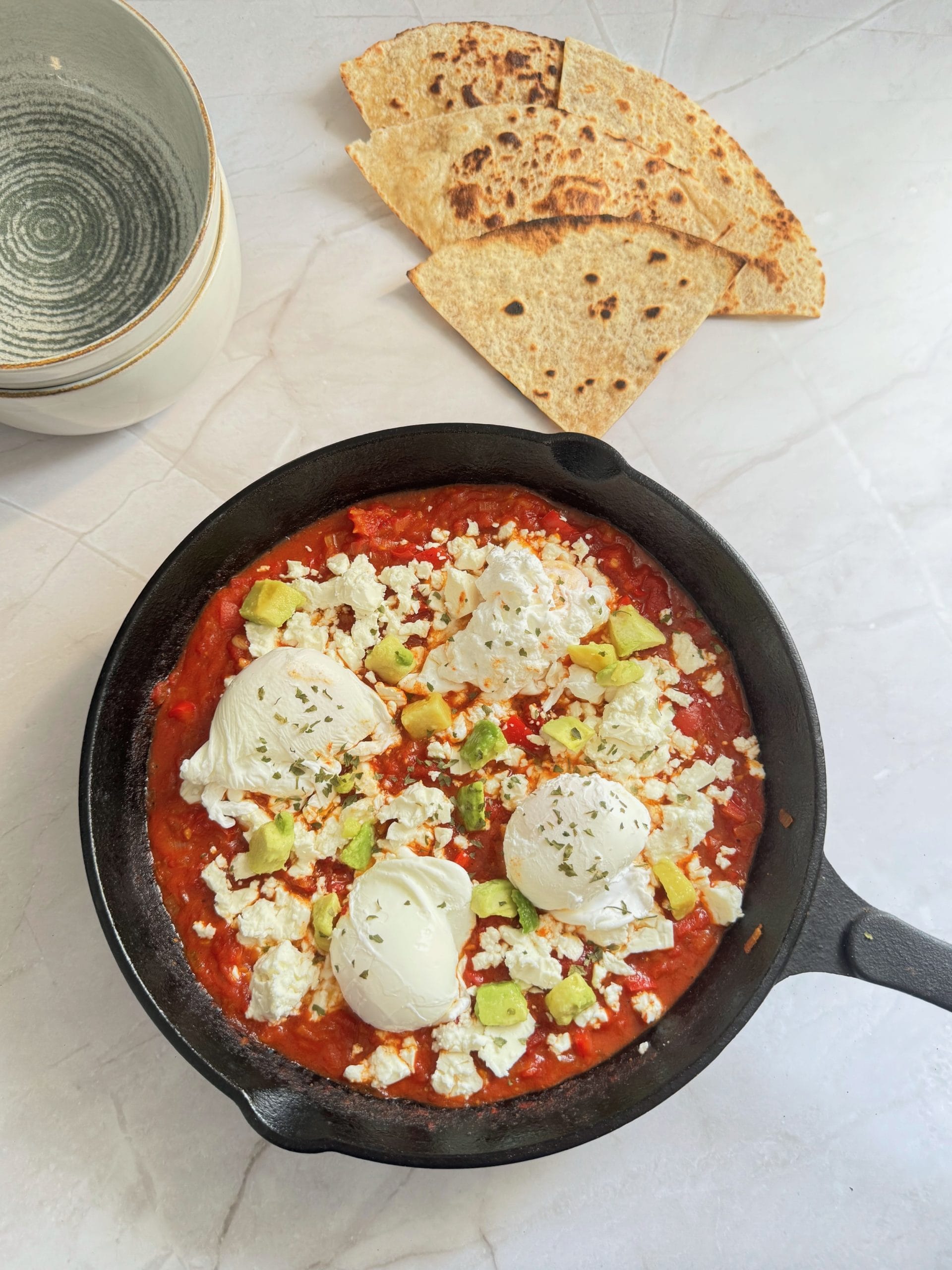 Shakshuka in tigaie cu rosii si ardei