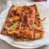 Felii de clatita cu zucchini la cuptor, cu branza rumenita, servite cu iaurt grecesc si ketchup picant