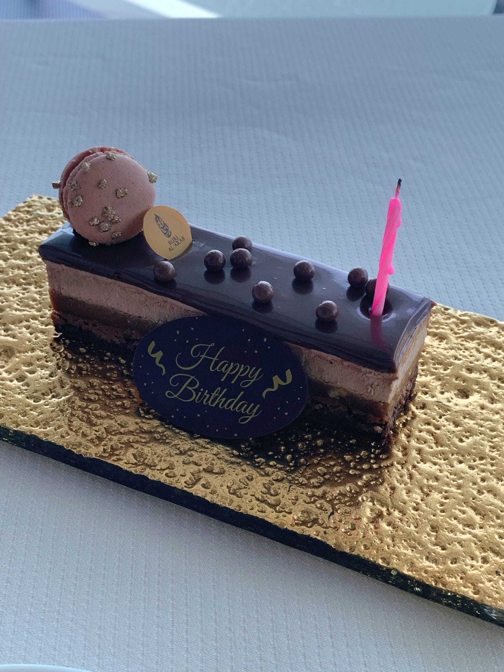 Desert aniversar pregatit surpriza la restaurantul Al Muntaha din Dubai
