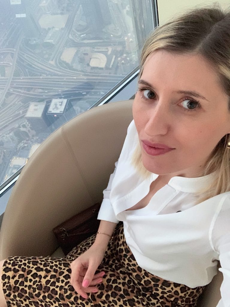 Selfie la etajul 152 din Burj Khalifa cu vedere spre Dubai