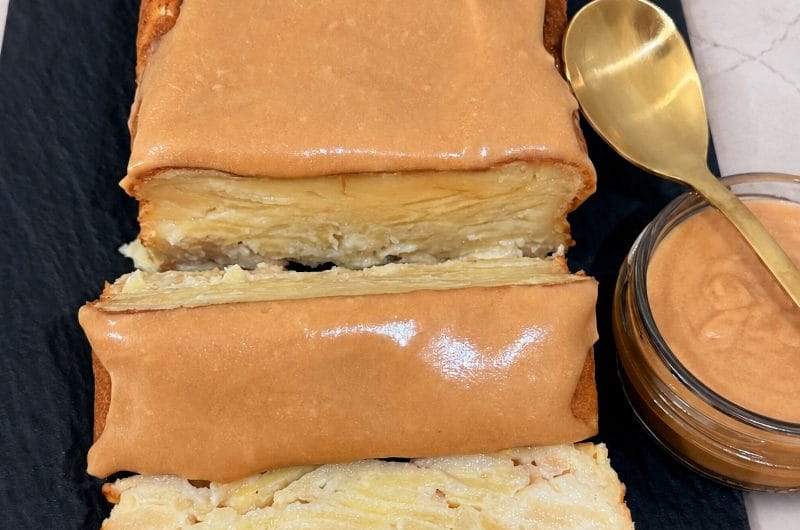 Rețetă Prăjitură cu Mere și Caramel Sărat
