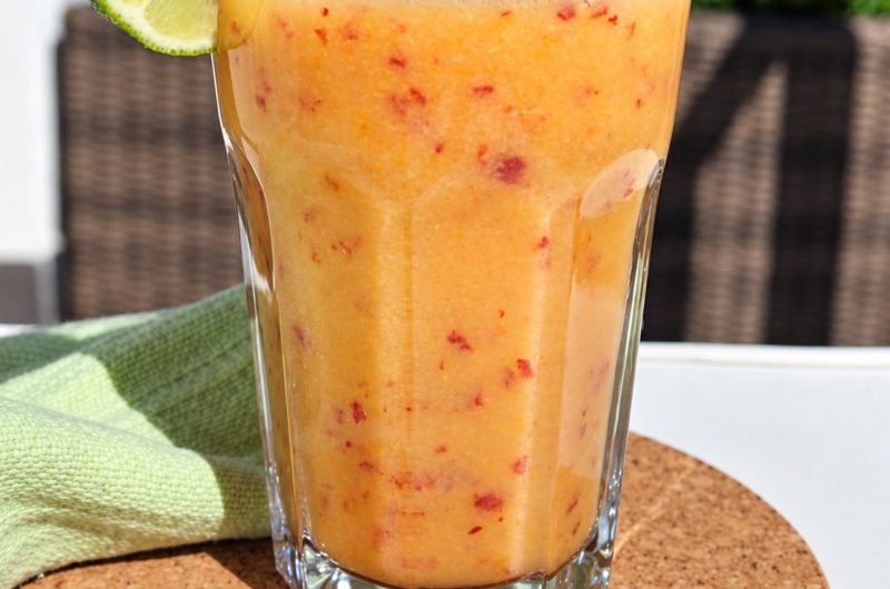 Smoothie cu Piersici și Lime – Rețetă Simplă, fără Zahăr Adăugat
