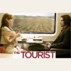 Angelina Jolie și Johnny Depp așezați față în față într-un tren, într-o imagine din The Tourist
