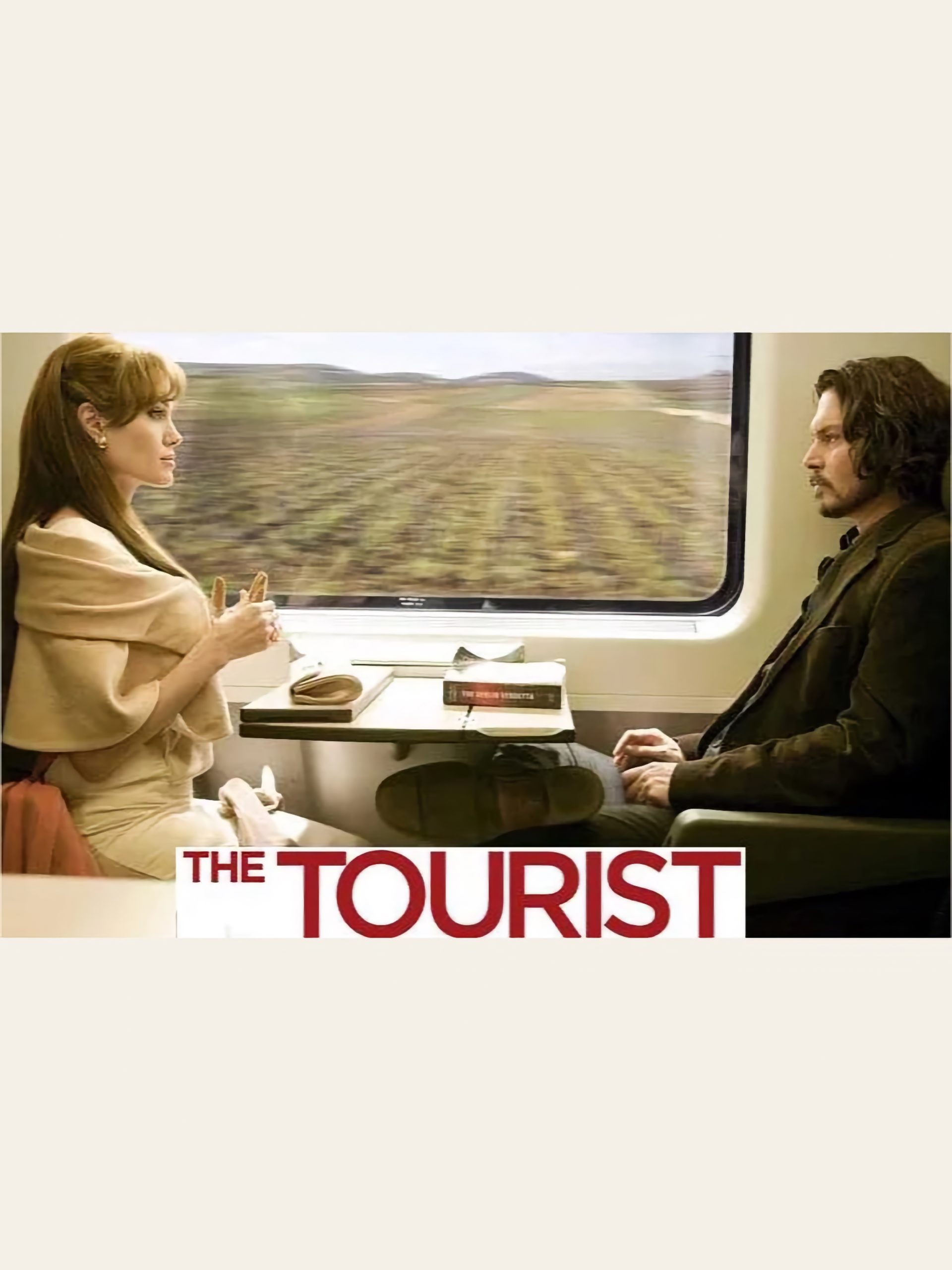Angelina Jolie și Johnny Depp așezați față &icirc;n față &icirc;ntr-un tren, &icirc;ntr-o imagine din The Tourist